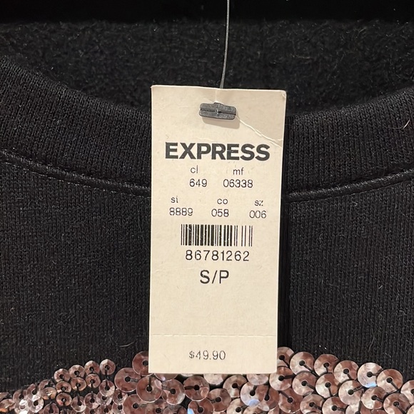 Small. NWT. Express SEQUINED GRAPHIC SWEATSHIRT - SKULL - Picture 2 of 5